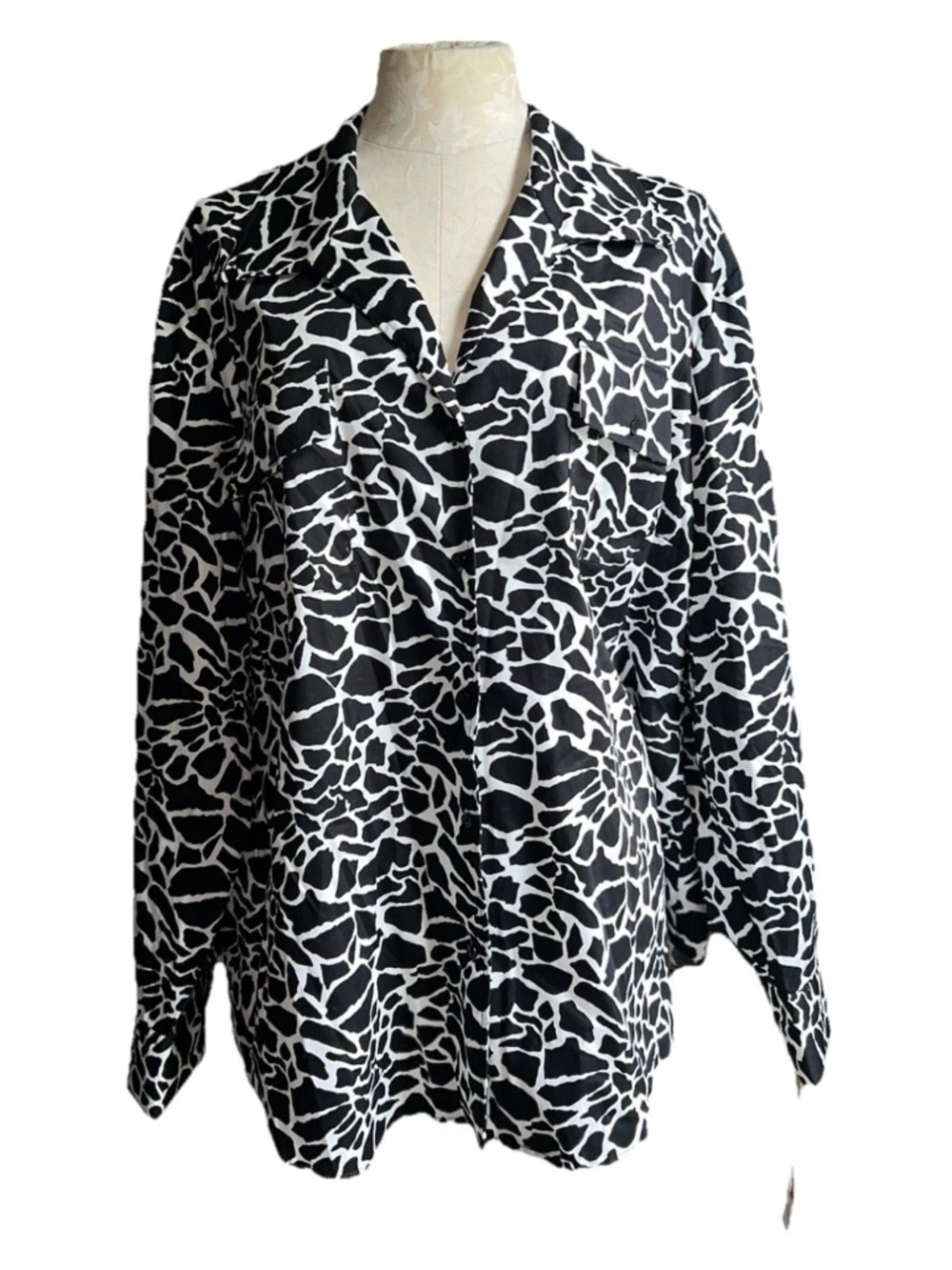 Jones New York Black & White Giraffe Abstract Print Button-Down Shirt